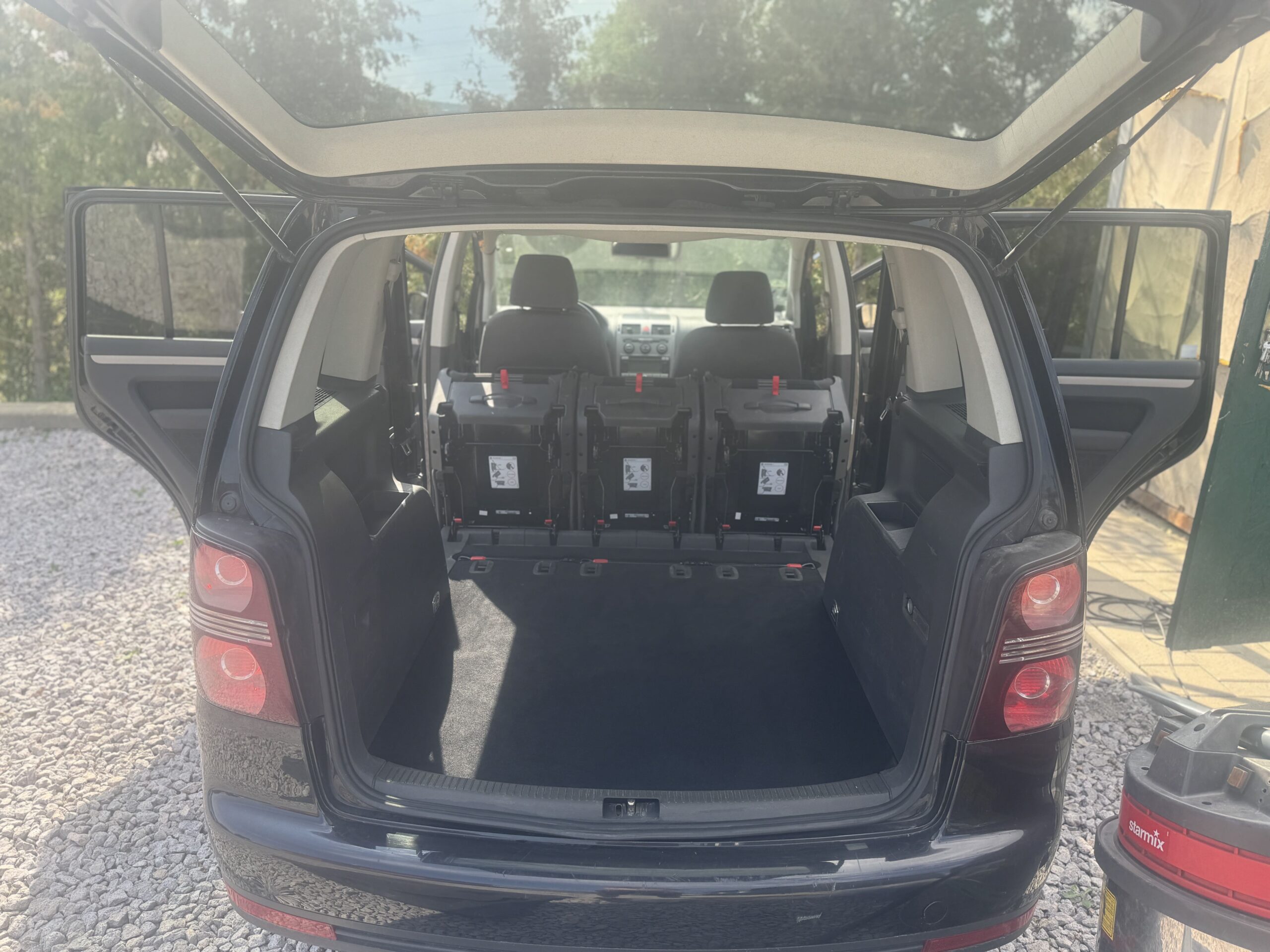 Volkswagen Touran 1.9TDi 77kW 2010 Po veľkom servise Aj na splátky už od: 18,84€ – Obrázok 22